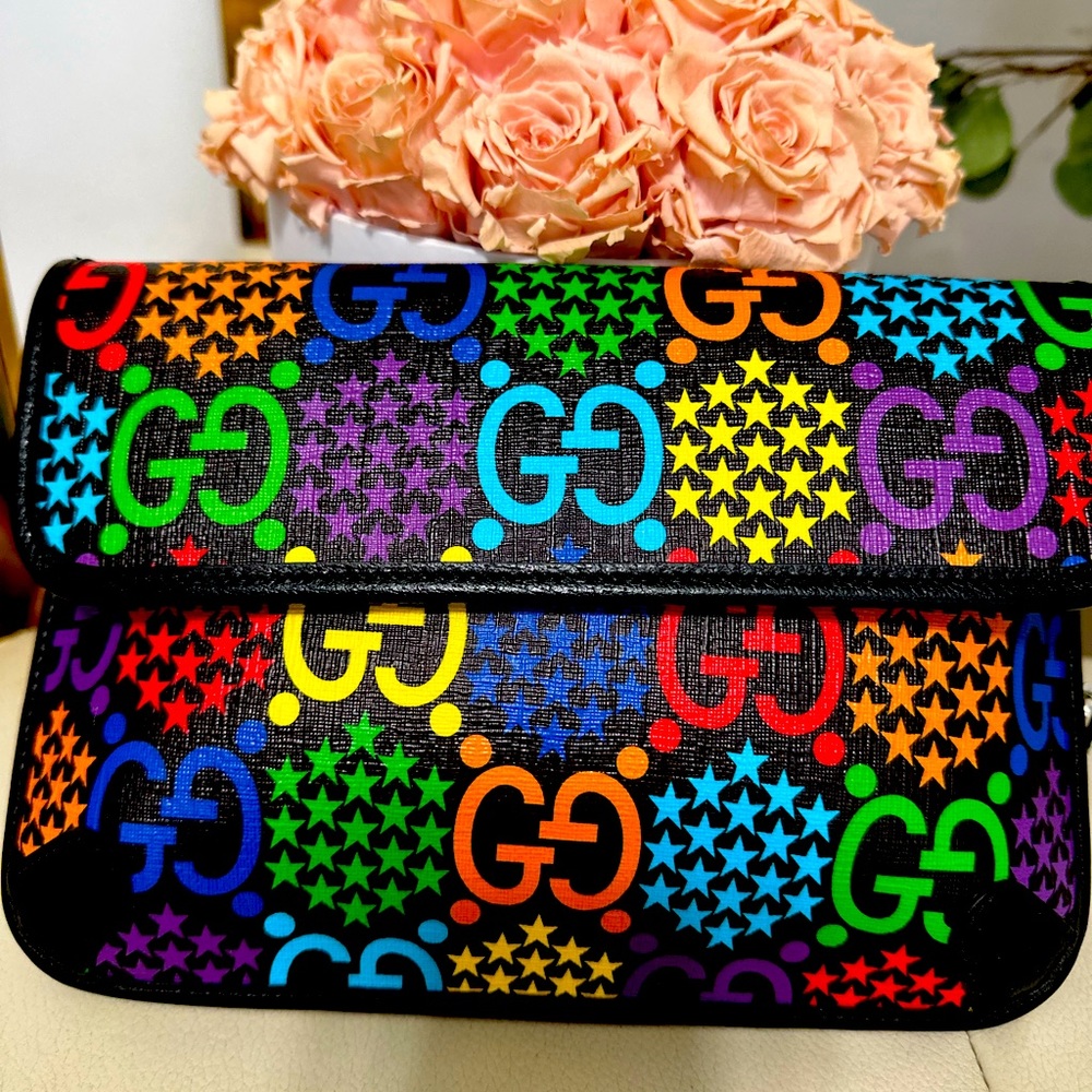GUCCI
GG Supreme Monogram Psychedelic Slim Belt Bag Black